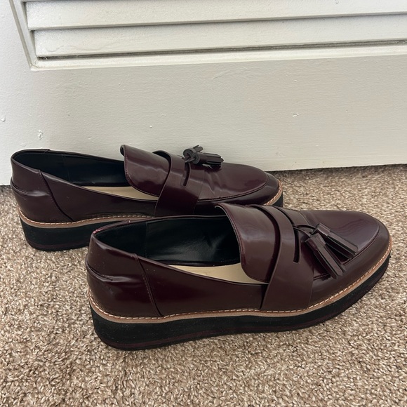 Zara Elegant Burgundy Loafers with Tassel Women’s - Picture 2 of 4